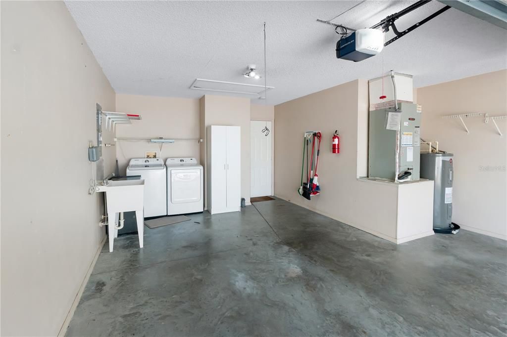 Activo con contrato: $229,000 (2 camas, 2 baños, 1121 Pies cuadrados)