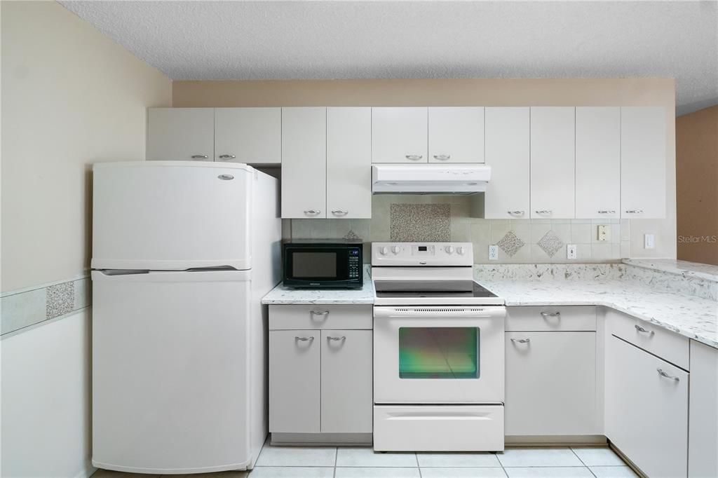 Activo con contrato: $229,000 (2 camas, 2 baños, 1121 Pies cuadrados)