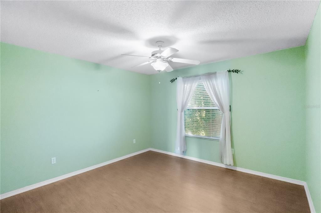 Activo con contrato: $229,000 (2 camas, 2 baños, 1121 Pies cuadrados)