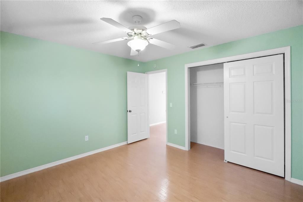 Activo con contrato: $229,000 (2 camas, 2 baños, 1121 Pies cuadrados)