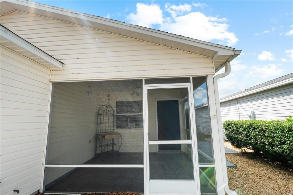 Activo con contrato: $229,000 (2 camas, 2 baños, 1121 Pies cuadrados)