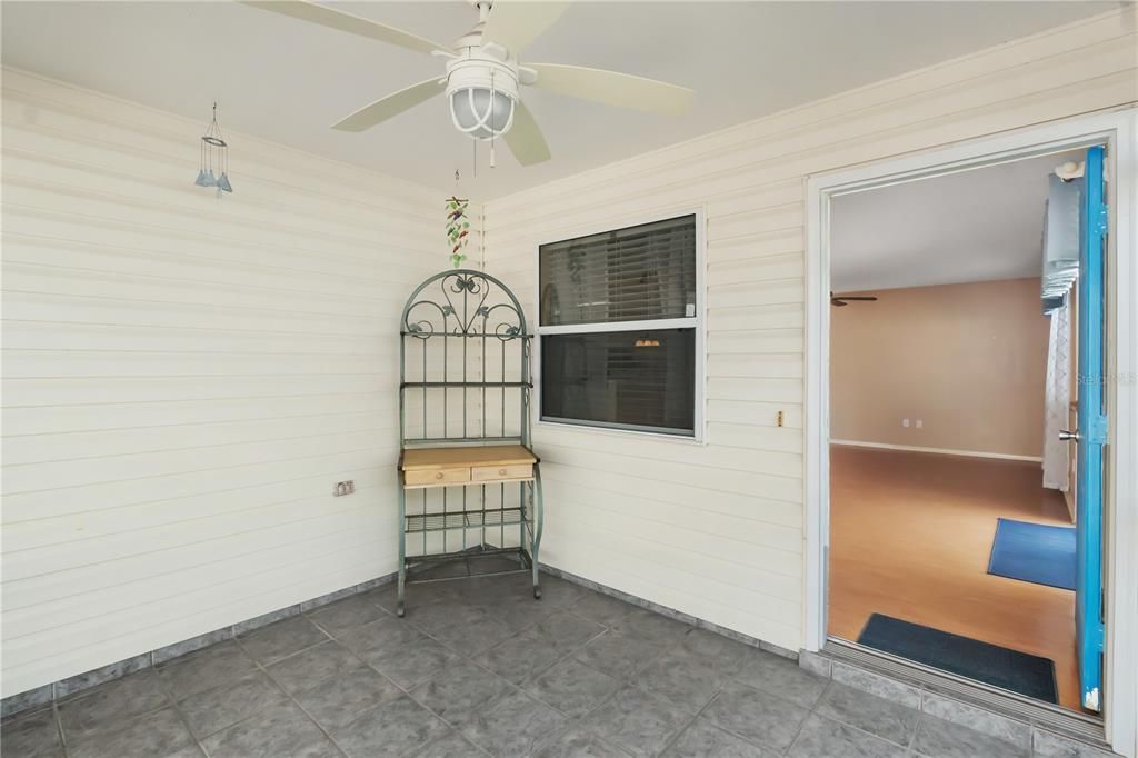 Activo con contrato: $229,000 (2 camas, 2 baños, 1121 Pies cuadrados)