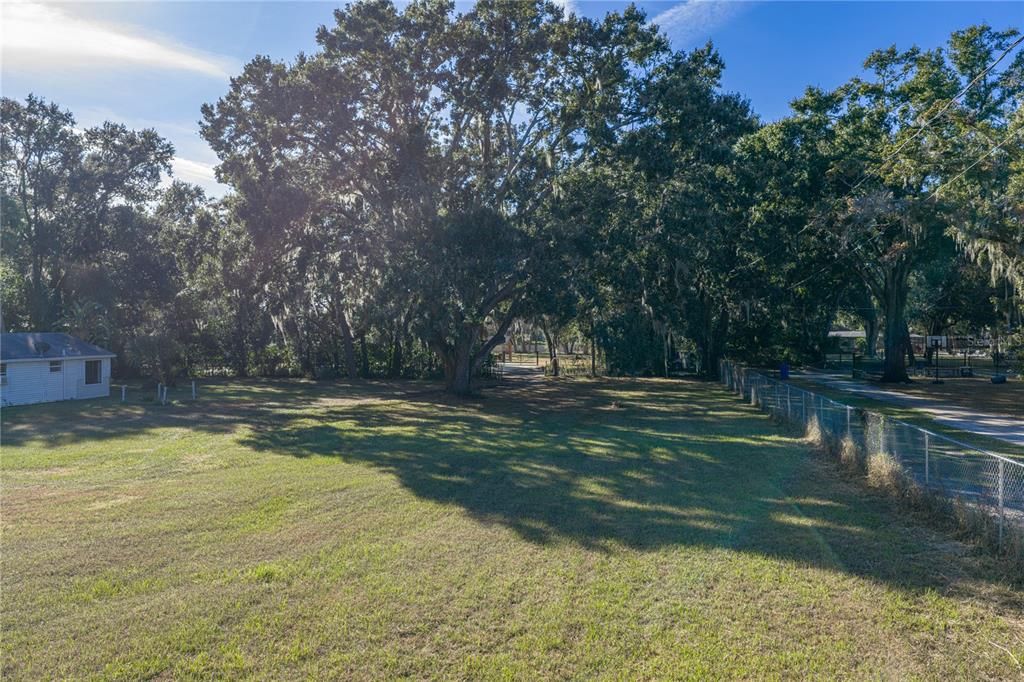 合同活跃: $285,000 (1 贝兹, 1 浴室, 996 平方英尺)