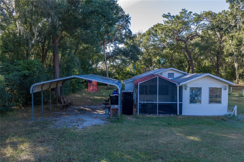 合同活跃: $285,000 (1 贝兹, 1 浴室, 996 平方英尺)