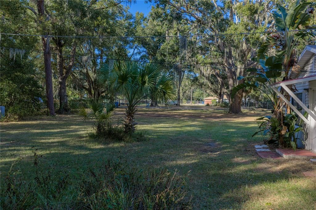 合同活跃: $285,000 (1 贝兹, 1 浴室, 996 平方英尺)