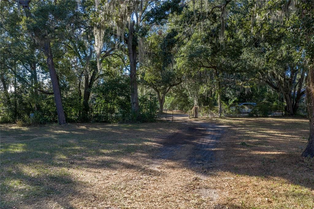 合同活跃: $285,000 (1 贝兹, 1 浴室, 996 平方英尺)