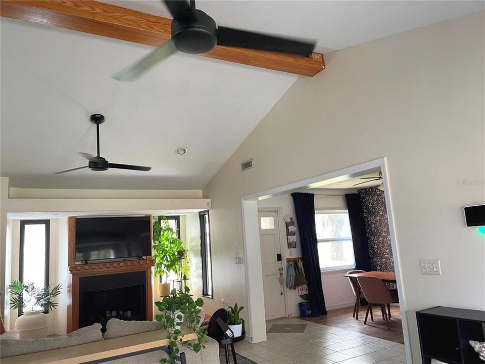 For Sale: $238,000 (2 beds, 1 baths, 1232 Square Feet)