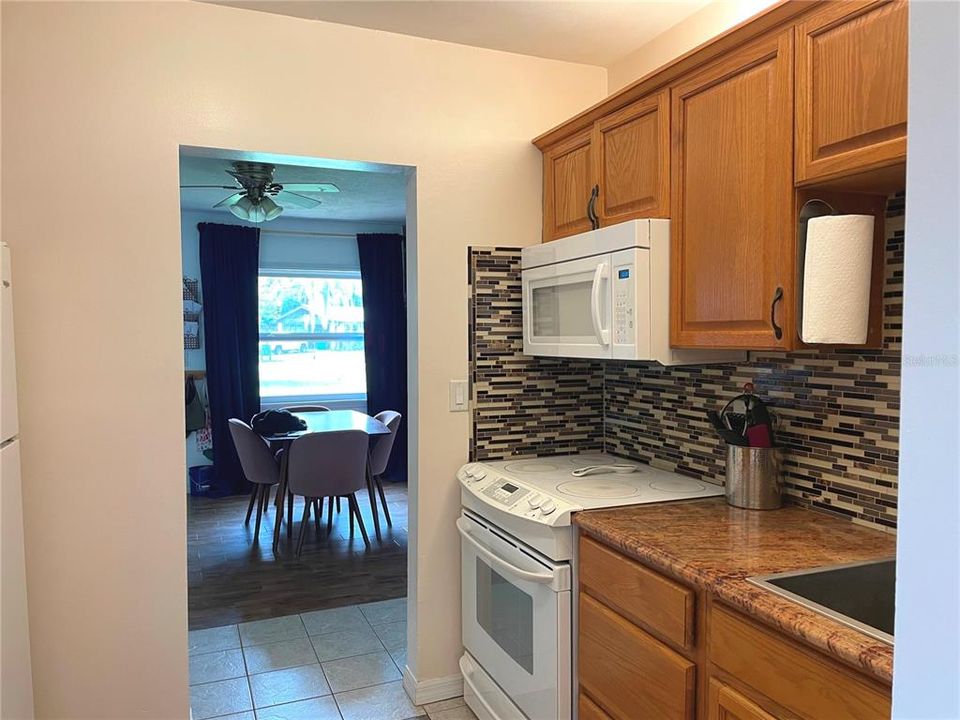For Sale: $238,000 (2 beds, 1 baths, 1232 Square Feet)