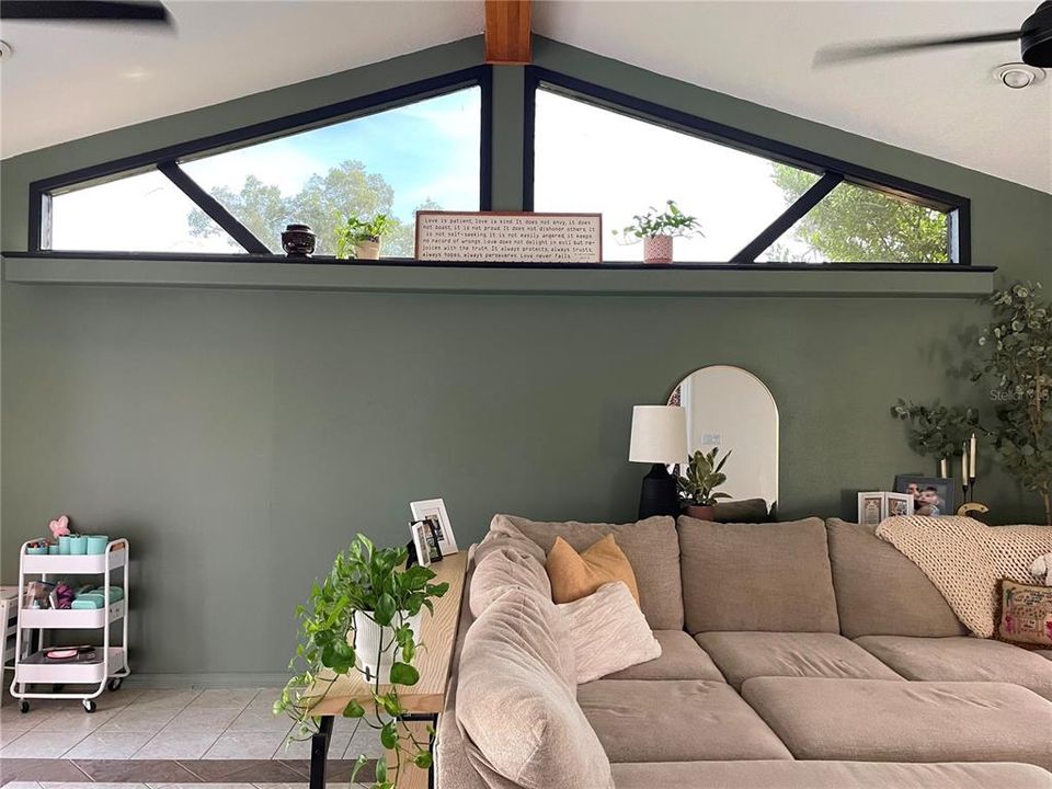 For Sale: $238,000 (2 beds, 1 baths, 1232 Square Feet)