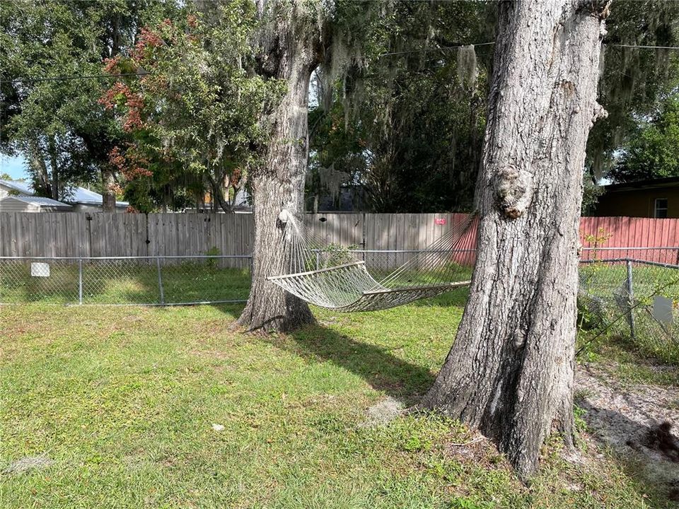 For Sale: $238,000 (2 beds, 1 baths, 1232 Square Feet)