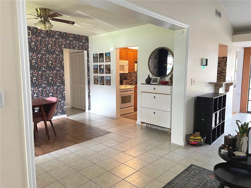 For Sale: $238,000 (2 beds, 1 baths, 1232 Square Feet)