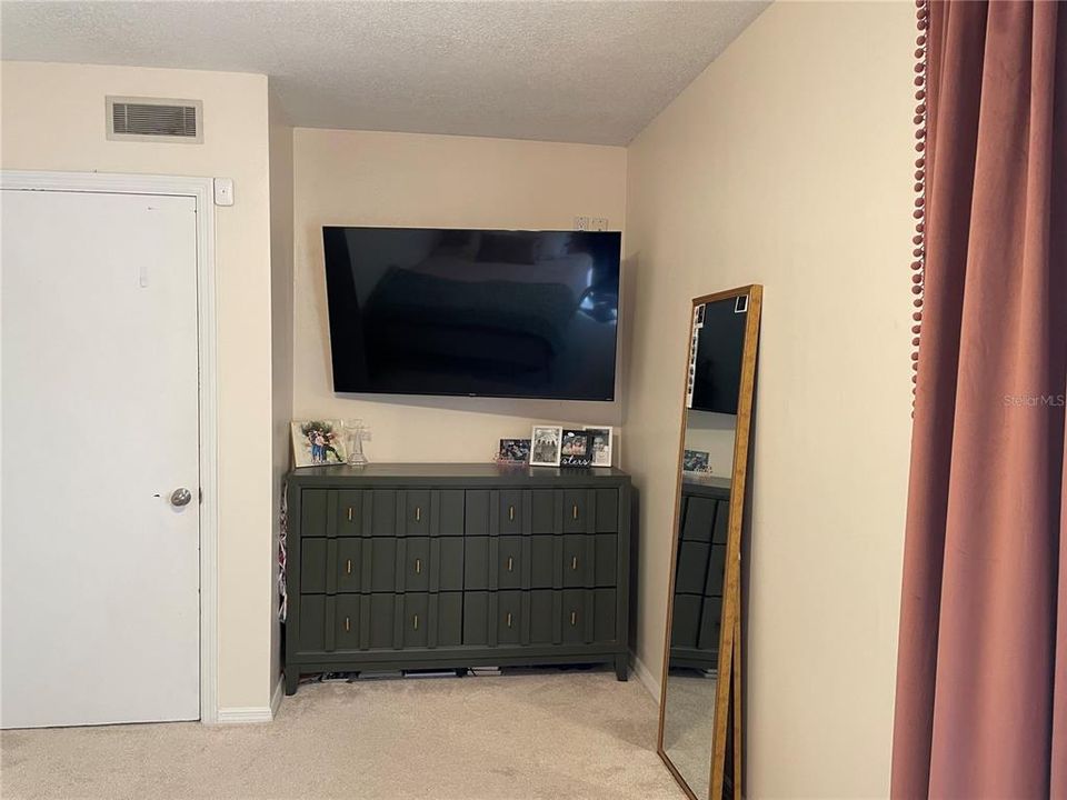 For Sale: $238,000 (2 beds, 1 baths, 1232 Square Feet)