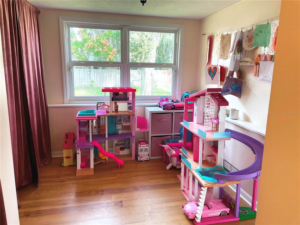 For Sale: $238,000 (2 beds, 1 baths, 1232 Square Feet)