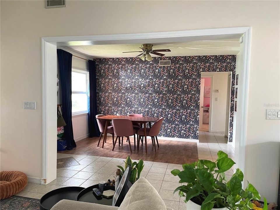 For Sale: $238,000 (2 beds, 1 baths, 1232 Square Feet)