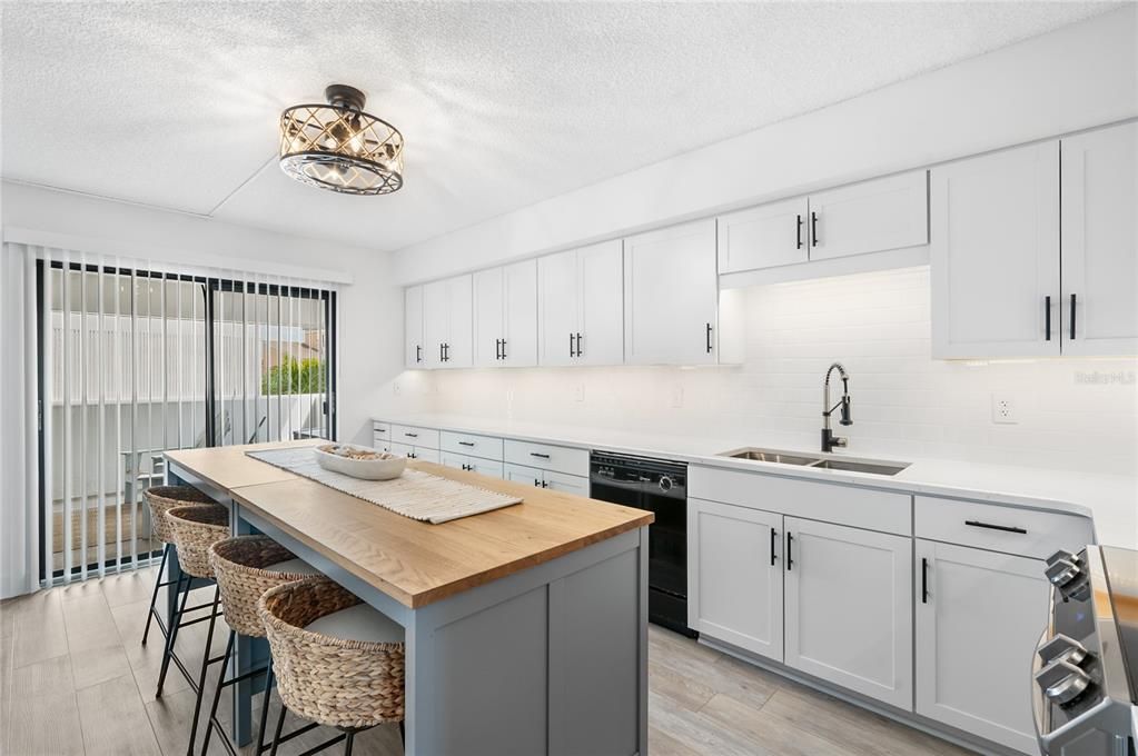 На продажу: $1,100,000 (2 спален, 2 ванн, 1536 Квадратных фут)