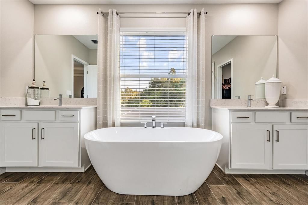 For Sale: $729,900 (5 beds, 4 baths, 3231 Square Feet)