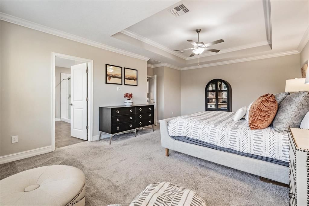 For Sale: $729,900 (5 beds, 4 baths, 3231 Square Feet)