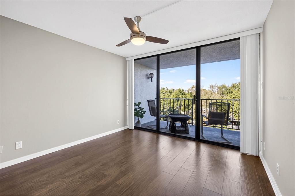 En Venta: $295,000 (2 camas, 2 baños, 1032 Pies cuadrados)