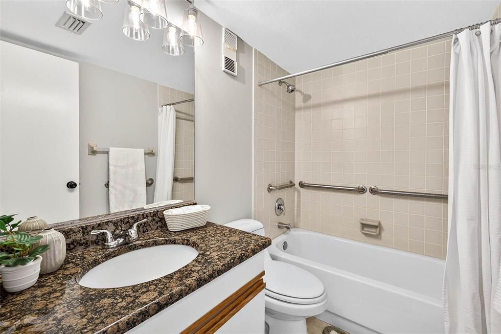 En Venta: $295,000 (2 camas, 2 baños, 1032 Pies cuadrados)