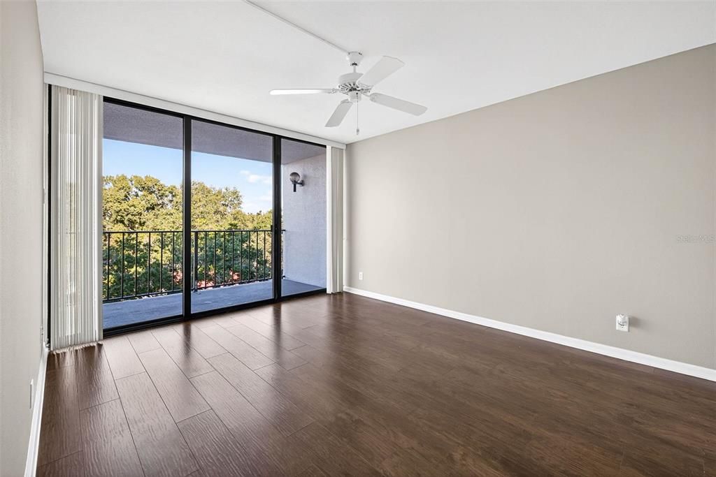 En Venta: $295,000 (2 camas, 2 baños, 1032 Pies cuadrados)