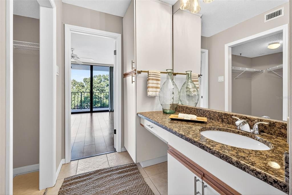 En Venta: $295,000 (2 camas, 2 baños, 1032 Pies cuadrados)