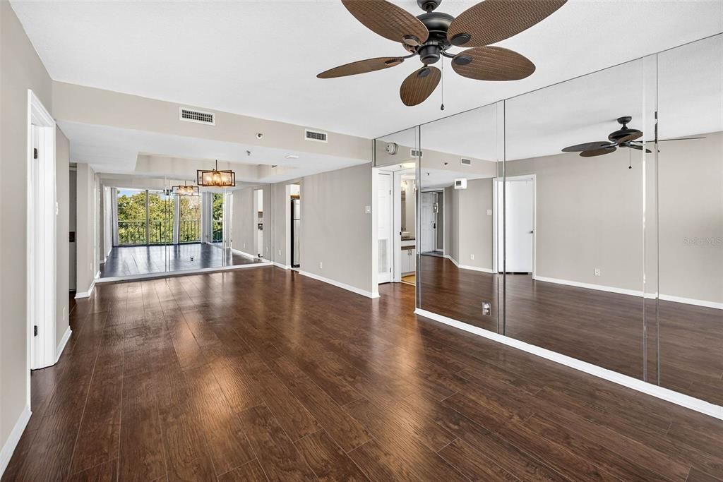 En Venta: $295,000 (2 camas, 2 baños, 1032 Pies cuadrados)