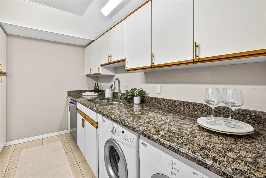 En Venta: $295,000 (2 camas, 2 baños, 1032 Pies cuadrados)