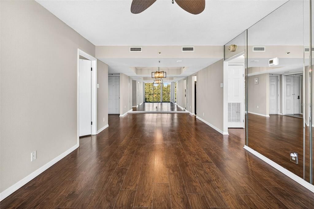 En Venta: $295,000 (2 camas, 2 baños, 1032 Pies cuadrados)