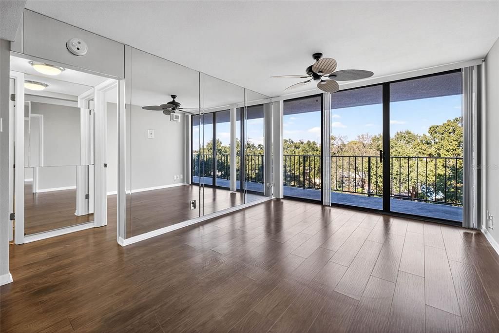 En Venta: $295,000 (2 camas, 2 baños, 1032 Pies cuadrados)