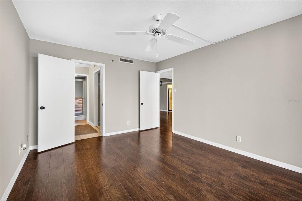 En Venta: $295,000 (2 camas, 2 baños, 1032 Pies cuadrados)