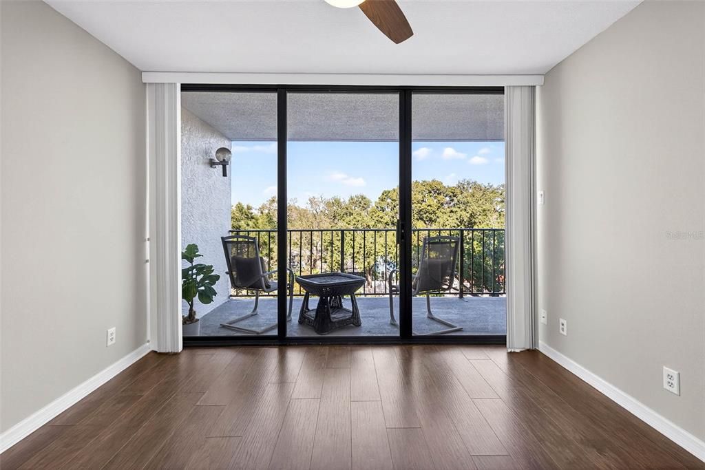 En Venta: $295,000 (2 camas, 2 baños, 1032 Pies cuadrados)