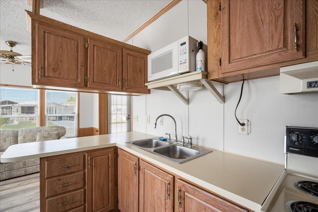 出租: $1,400 (2 贝兹, 2 浴室, 778 平方英尺)