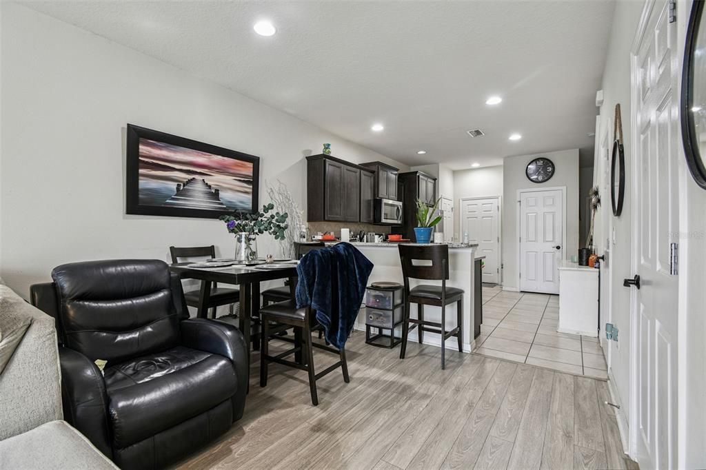 En Venta: $220,000 (2 camas, 2 baños, 1588 Pies cuadrados)