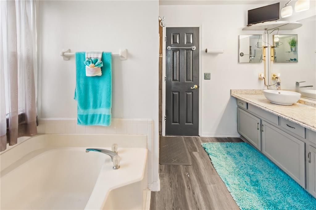 Под контрактом: $317,000 (3 спален, 2 ванн, 1262 Квадратных фут)