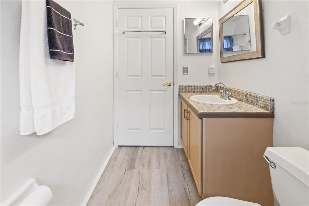 Под контрактом: $317,000 (3 спален, 2 ванн, 1262 Квадратных фут)