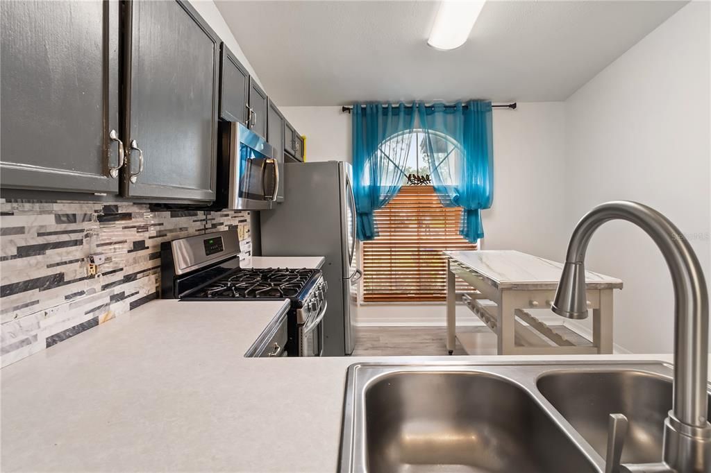 Под контрактом: $317,000 (3 спален, 2 ванн, 1262 Квадратных фут)