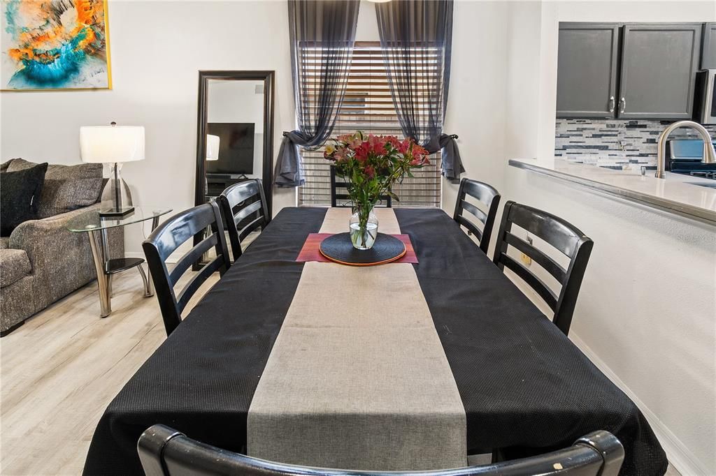 Под контрактом: $317,000 (3 спален, 2 ванн, 1262 Квадратных фут)