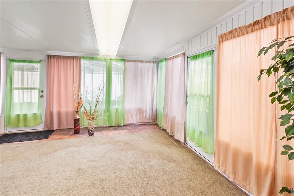 Под контрактом: $317,000 (3 спален, 2 ванн, 1262 Квадратных фут)