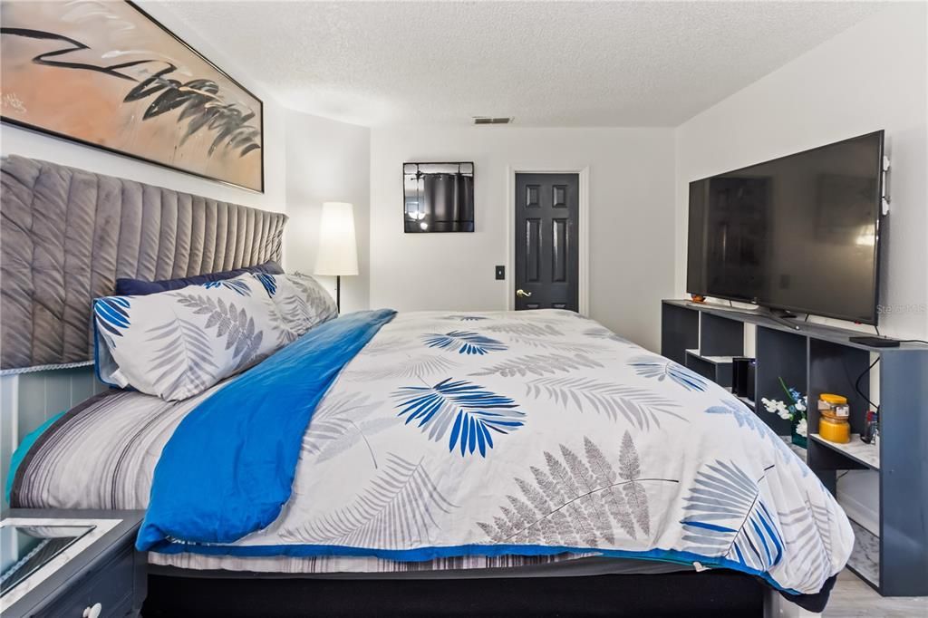 Под контрактом: $317,000 (3 спален, 2 ванн, 1262 Квадратных фут)