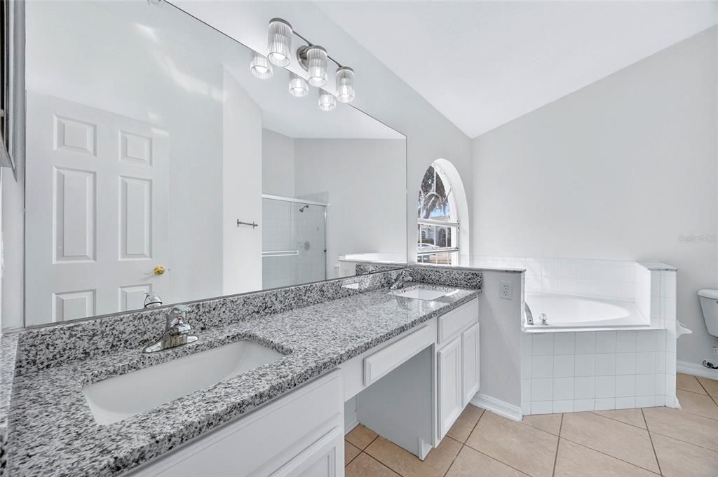 合同活跃: $375,000 (3 贝兹, 2 浴室, 1547 平方英尺)