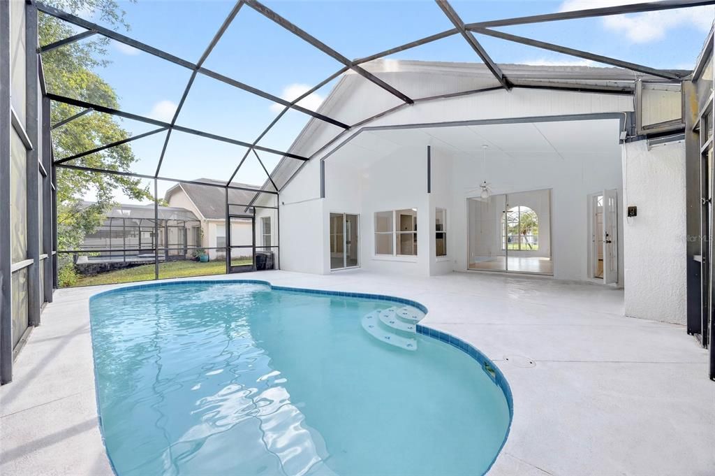 合同活跃: $375,000 (3 贝兹, 2 浴室, 1547 平方英尺)