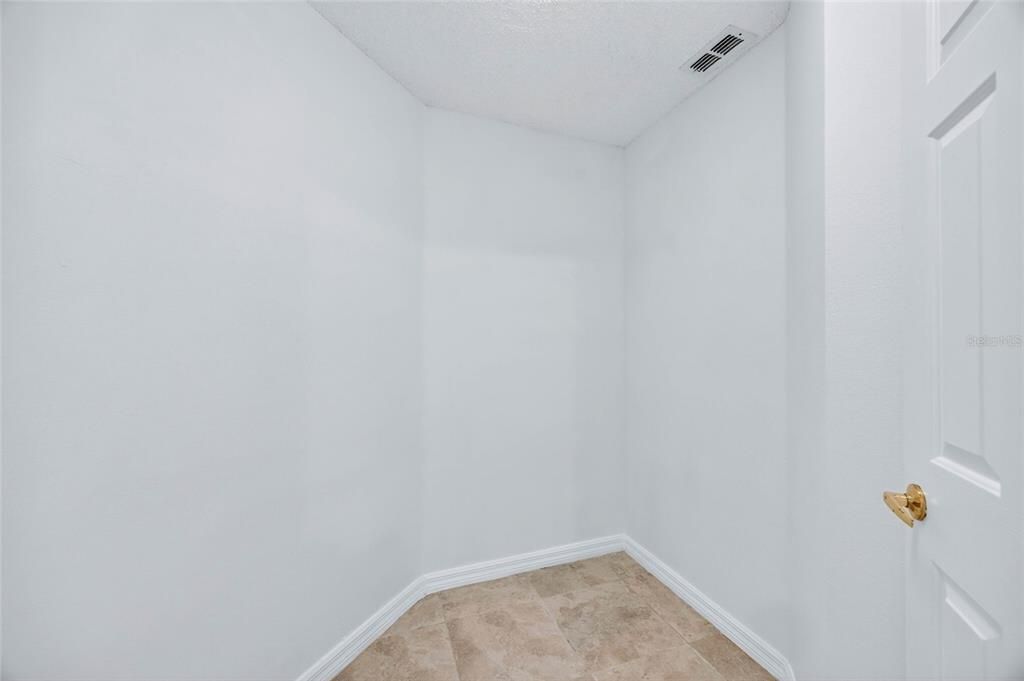 合同活跃: $375,000 (3 贝兹, 2 浴室, 1547 平方英尺)