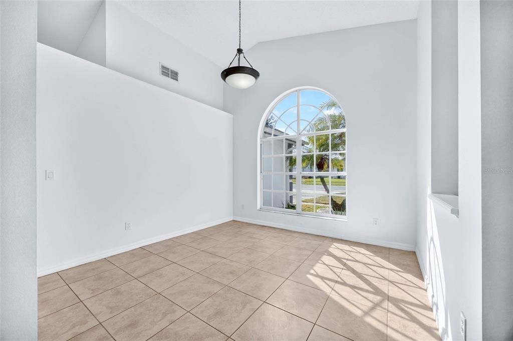 合同活跃: $375,000 (3 贝兹, 2 浴室, 1547 平方英尺)