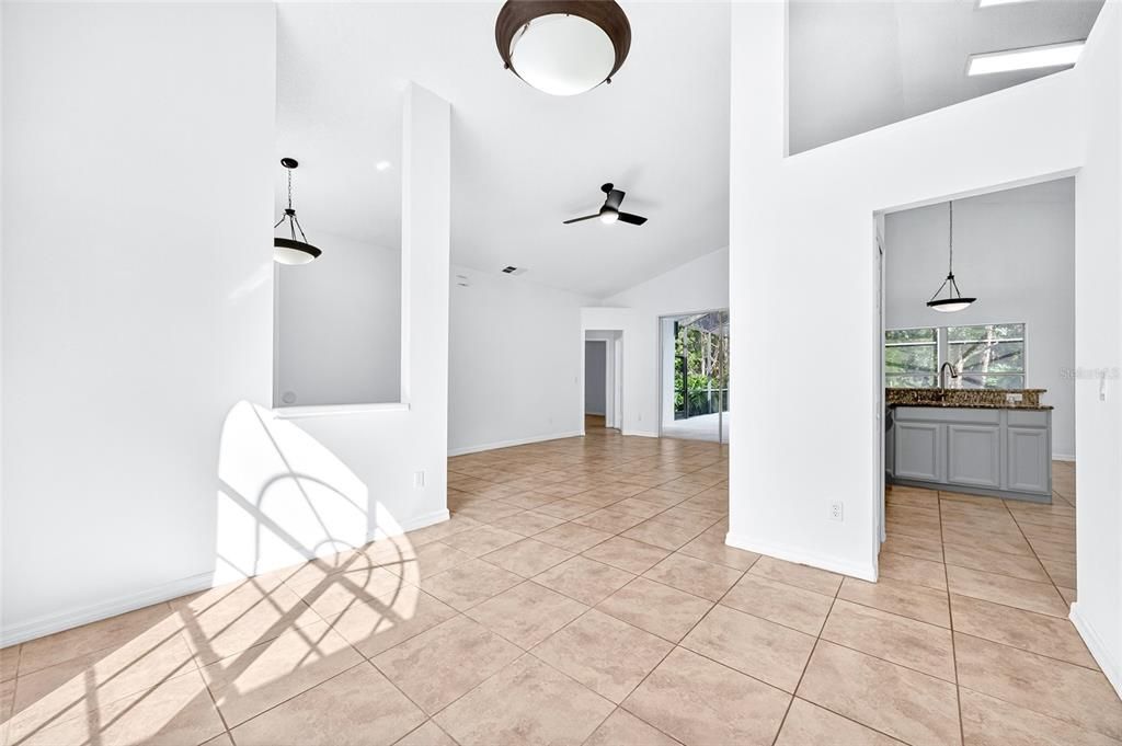 合同活跃: $375,000 (3 贝兹, 2 浴室, 1547 平方英尺)