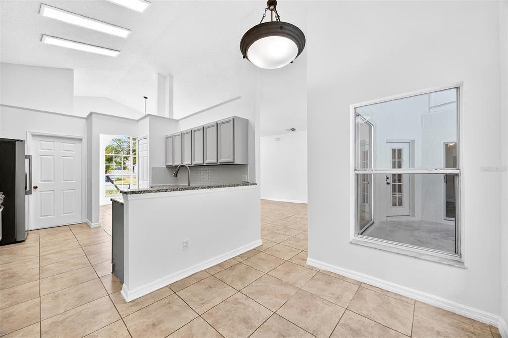 合同活跃: $375,000 (3 贝兹, 2 浴室, 1547 平方英尺)