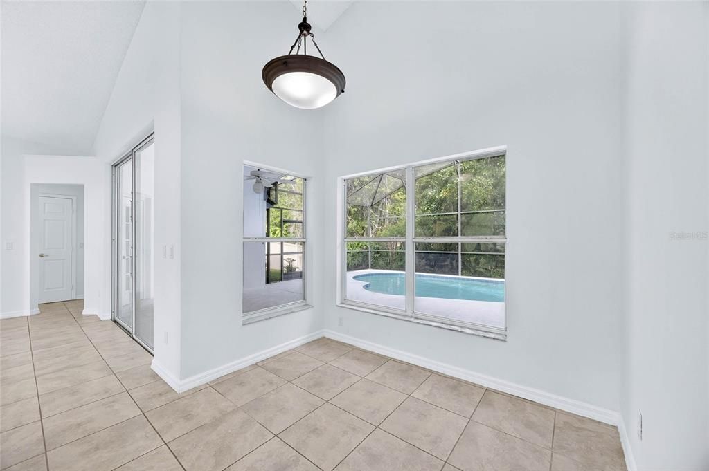 合同活跃: $375,000 (3 贝兹, 2 浴室, 1547 平方英尺)