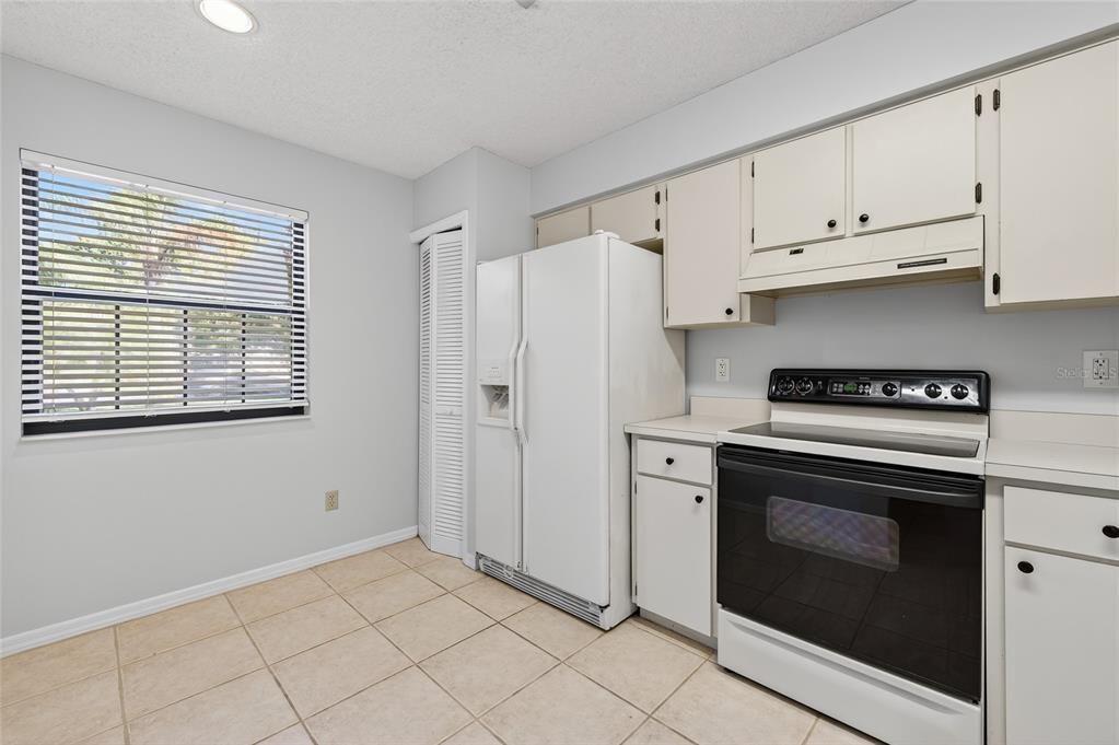 For Sale: $229,000 (2 beds, 2 baths, 1146 Square Feet)