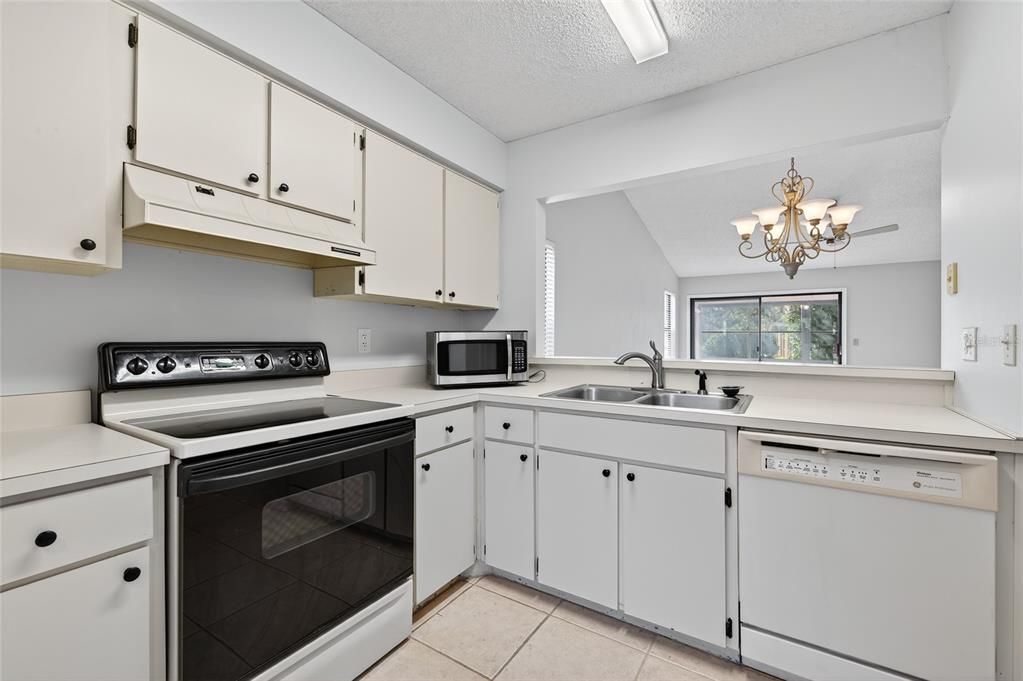 For Sale: $229,000 (2 beds, 2 baths, 1146 Square Feet)