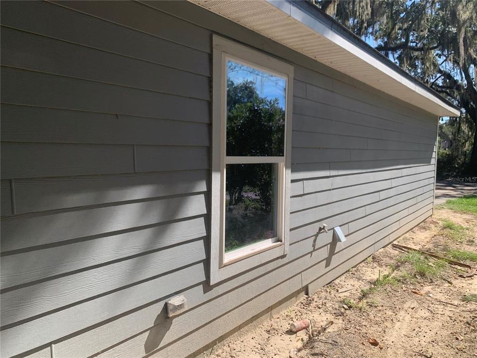 Active With Contract: $149,000 (3 beds, 2 baths, 1265 Square Feet)