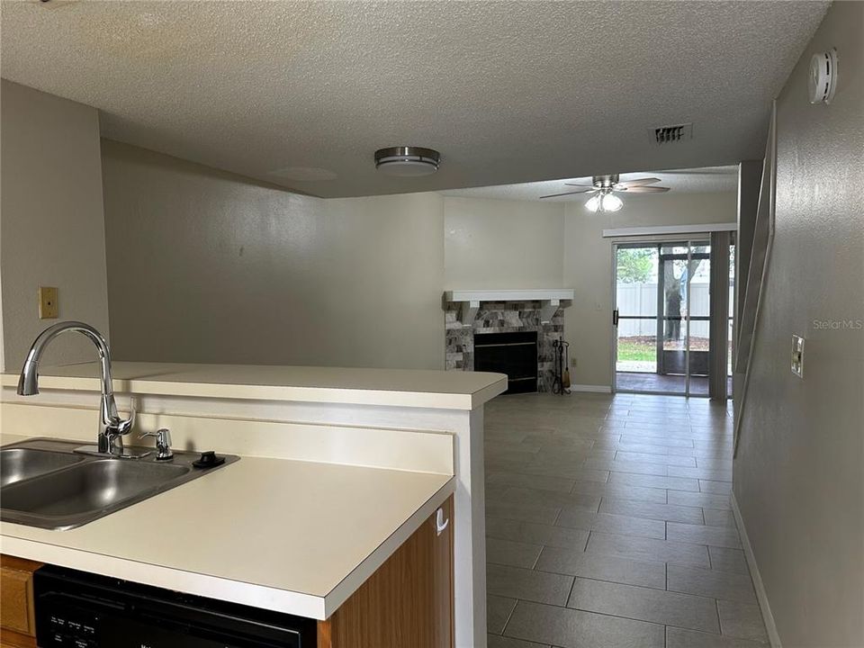 出租: $1,775 (2 贝兹, 2 浴室, 1092 平方英尺)